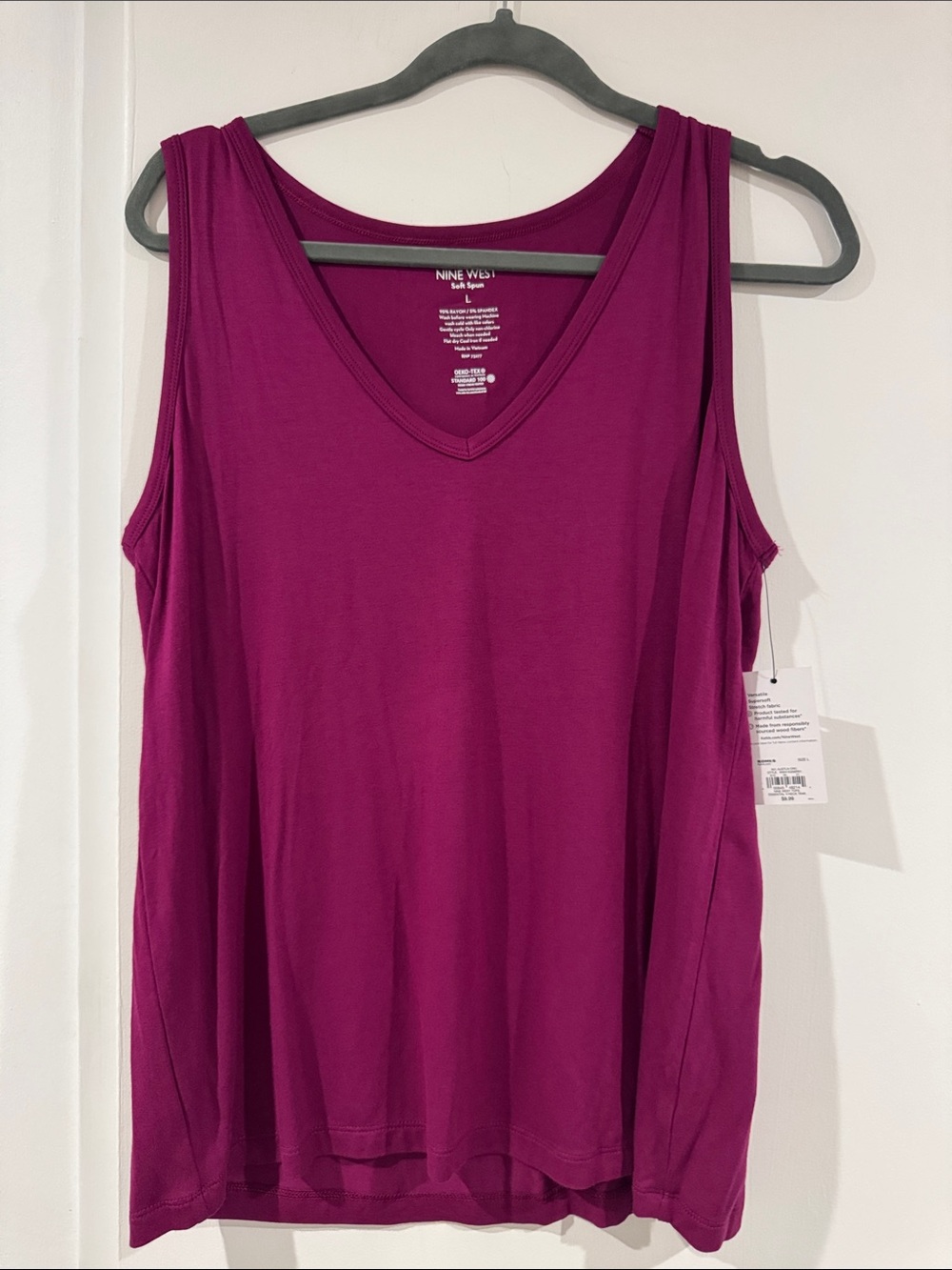 BNWT Nine West Women's V-Neck Tank Top in Magenta Large